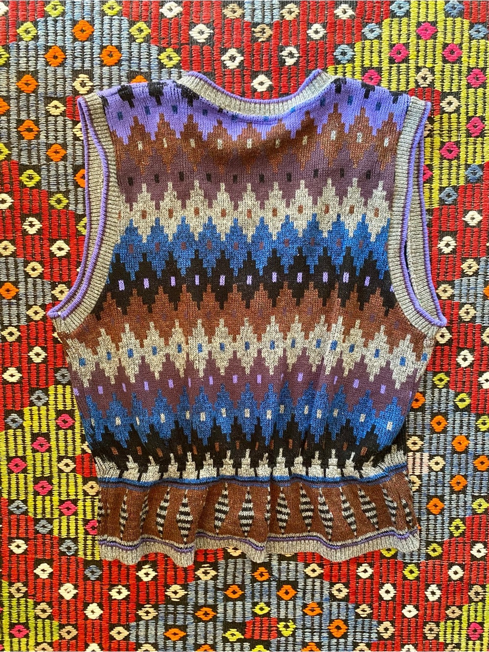 Patterned Vintage Button-Up Vest - Picture 6 of 6
